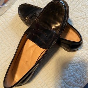 White Mountain classic black loafers in size 8.5